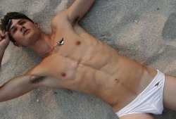 the-colour-white:  WHITE….speedos  