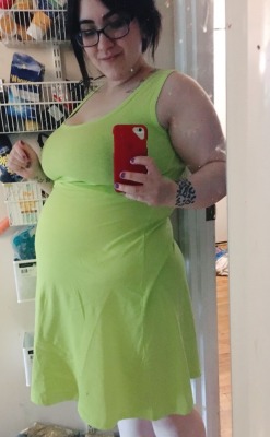 pregnantpiggy:Too lazy and fat to wear any sort of bottoms at