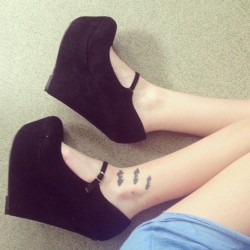 ditsyd0ll:  l0stkeys:  since when did my shoes get notes, on