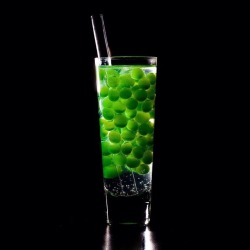 deelishrecipes:  Molecular gastronomy cocktail version of gin