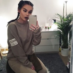 persianwatergoddess:  IG persianwatergoddess 