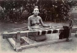 arjuna-vallabha:Hindu woman weaving, Bali