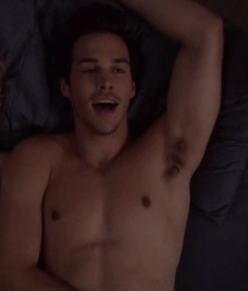 theheroicstarman:  Chris Wood shirtless in The Carrie Diaries. 
