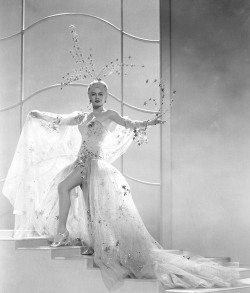 wehadfacesthen:Lana Turner wears an Adrian creation in a publicity