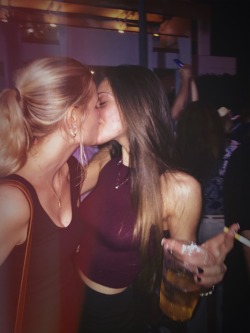 wayitusedtobe:  New Years kiss with my girl