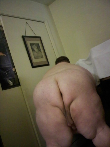 fatchasin:  Who is this!?!? I want him!!  The devastatingly handsome #GeneDotts