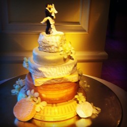 wildcraic:  WEDDING CAKE MADE OUT OF CHEESE WHEELS v IMPORTANT