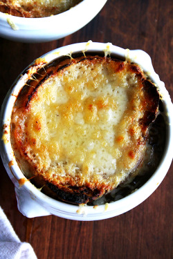 do-not-touch-my-food:  French Onion Soup  *dies a little*  This