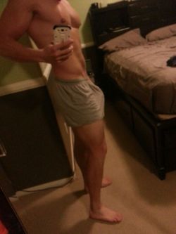 chadvic:  onlyboyss:  southhallspsu:  Super cute, fit, hung boy