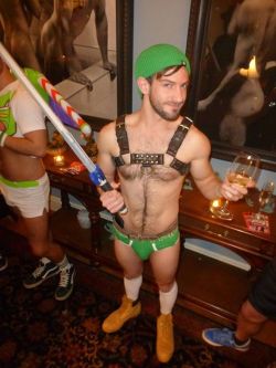 bravodelta9:  ravengardart:  costumehunks:  Costume Hunks   Oh