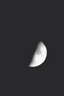 h4ilstorm:  lunar lens (by liamjamesdoylephoto)