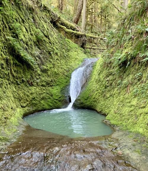 amazinglybeautifulphotography:  My favorite spot to soak in Oregon