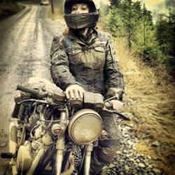 motolady:  Stormie takes her XS650 off roading in the Pacific
