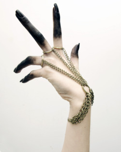 ouvert-magazine:  Get handy with statement bracelet rings! 