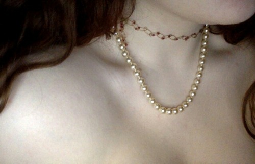 teen-nymphet:  dollskinn:  loving me is like chewing on pearls  You’re such an angel 