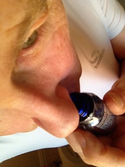 ehguyz: poppersniff:  Gotta love the closeup!!  Bottle to the