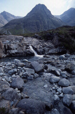beautyofskye:  fairy pools by marlesghillie on Flickr. 