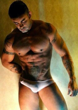 pec-men:  For a good time with more pics of hot guys, follow