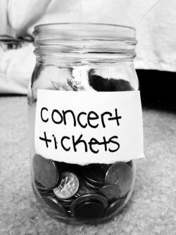 Concerts <3 en We Heart It. https://weheartit.com/entry/56893191/via/krlitha_pinones