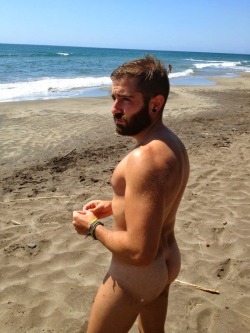 guyzbeach:  More on guyzbeach, a collection of natural men naked at the beach !