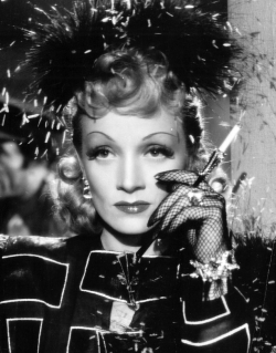 divadietrich:  Two Marlene Dietrich looks from “Seven Sinners”