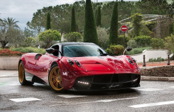 blessed-in-abundance:    Pagani Huayra | Credit | More 