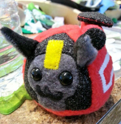 callykarishokka:  PUGGLEFORMERS PERCEPTOR. WITH GLITTER! WOOOOOO