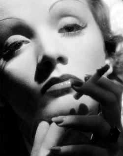 wehadfacesthen:  Marlene Dietrich, 1935 