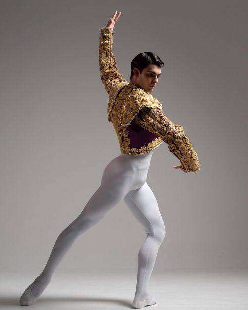 lovelyballetandmore:   Daniel Lozano Martin  | Teatro alla Scala