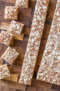 foodffs:  HOMEMADE CARAMEL ALMOND SHORTBREAD BITESReally nice