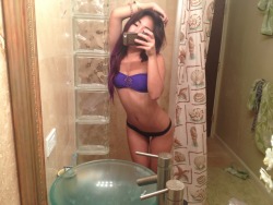 asianfucksluts:  escape-this-reality-with-me:  Shower timeee