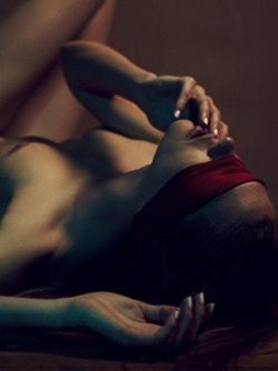 sassy–submissive:  wolfsgrace:  Red blindfold  Favorite
