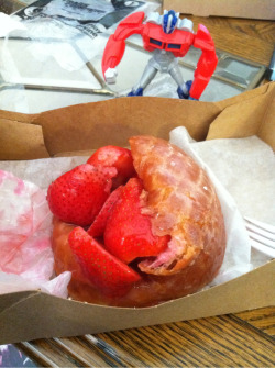 Absolute deliciousness that is called Donutman’s strawberry