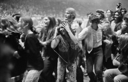 the60sbazaar:Music fans at a 1969 concert 