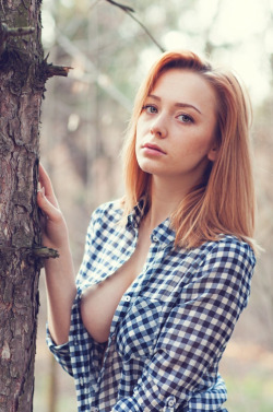 heavenlyredheads:That shirt is deceiving.