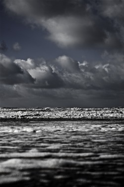 gallerylefey:  Pounding in at Croyde 