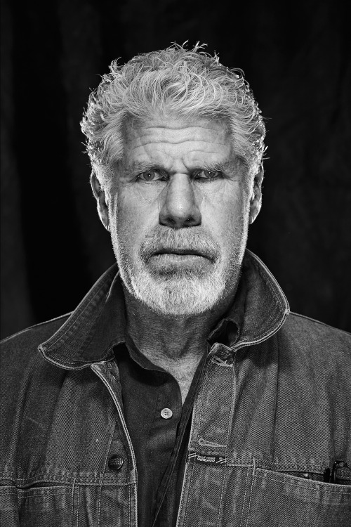 Maszületettzuraarc:  Ron Perlman  (1950)Pokolfajzat, Penge 2, Drive - Gázt!, Kemény motorosok, Elveszett gyermekek városa