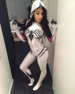 thenerdsaurus:   Gwenom cosplay by Elise Laurenne    Get the