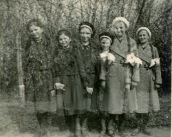 societyofghosts:  Early 20th Century Snapshot, Ghosts of Schoolgirls