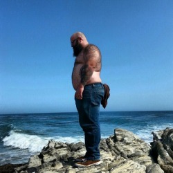 From the great blog, Chubby Men Hideaway.