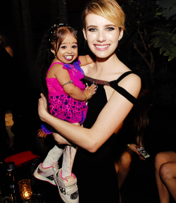 fionagoddess:   Jyoti Amge & Emma Roberts | American Horror