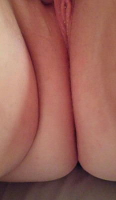 alice-is-wet:  Eeeep, my wet, poofy, pink little cunt tonight…