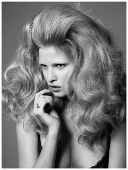 LARA STONE PHOTOGRAPHY BY SØLVE SUNDSBØ PUBLISHED IN POP SPRING/SUMMER