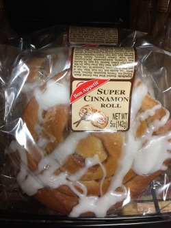 fenrirlives:  michaelskanks:  super cinnamon roll, too strong