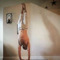 yogadudes:  (via Will V @will_mcs Diamond handstand…Instagram