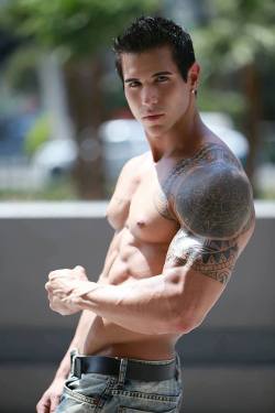 indianatractorboy:  http://indianatractorboy.tumblr.com/archive
