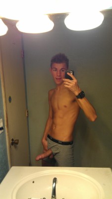 webcamwanker:  See nude boys i have chatted with on live gay