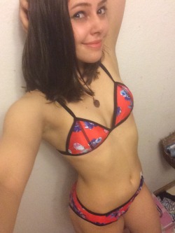 ouija-winners:  New swimsuit! And new haircut!