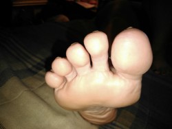 toered:  Here you go guys. Focus on them perfect toes and soles.