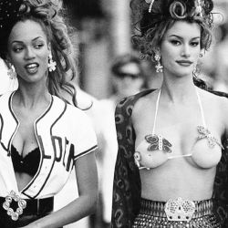 Can we go back to the #90s 💁🏻😎🇺🇸 #90s #tyrabanks